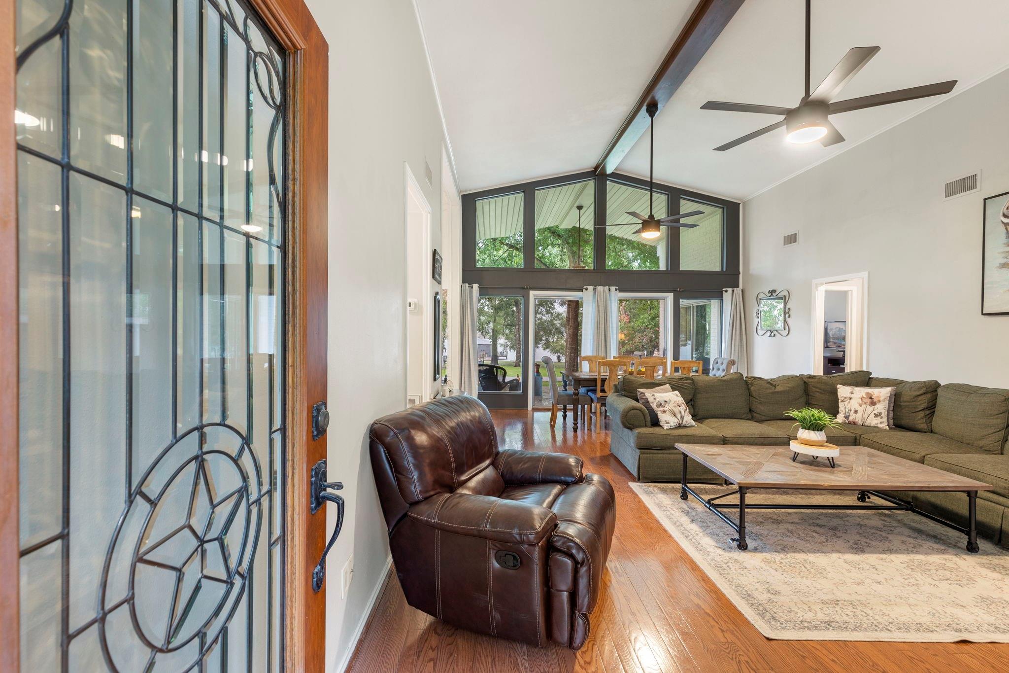 Huntsville, Texas, 77320, United States, 3 Bedrooms Bedrooms, ,3 BathroomsBathrooms,Residential,Forsale,1973441