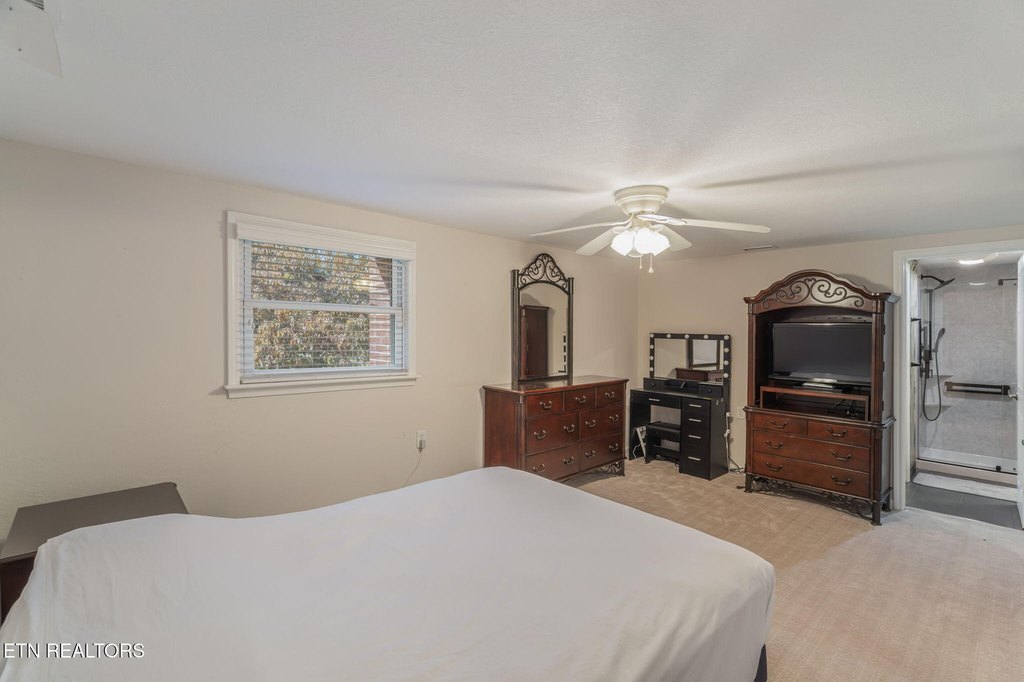 Lenoir City, Tennessee, 37772, United States, 3 Bedrooms Bedrooms, ,3 BathroomsBathrooms,Residential,Forsale,1973613