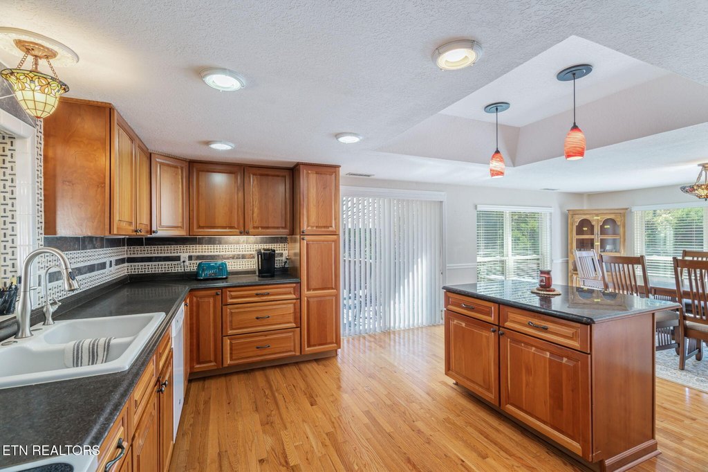 Lenoir City, Tennessee, 37772, United States, 3 Bedrooms Bedrooms, ,3 BathroomsBathrooms,Residential,Forsale,1973613