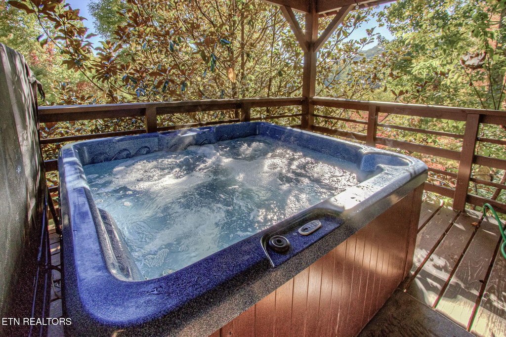 Sevierville, Tennessee, 37862, United States, 3 Bedrooms Bedrooms, ,3 BathroomsBathrooms,Residential,Forsale,1973612