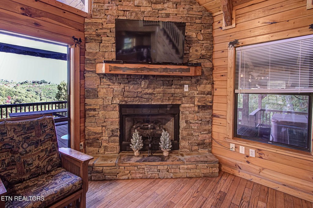 Sevierville, Tennessee, 37862, United States, 2 Bedrooms Bedrooms, ,3 BathroomsBathrooms,Residential,Forsale,1973610