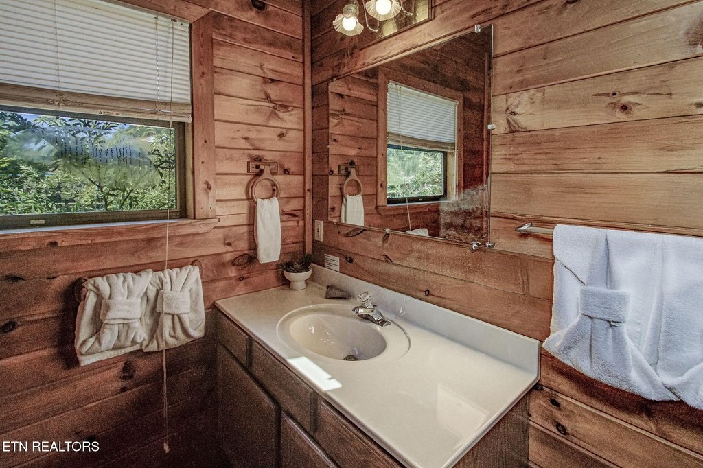 Sevierville, Tennessee, 37862, United States, 2 Bedrooms Bedrooms, ,3 BathroomsBathrooms,Residential,Forsale,1973610