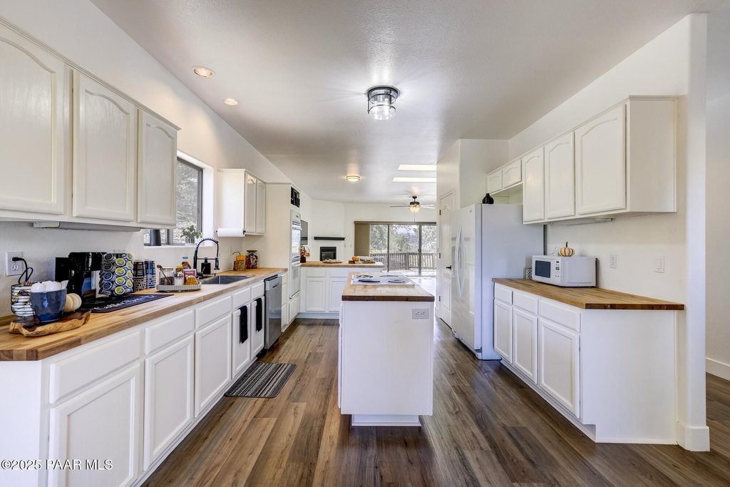 Prescott, Arizona, 86303, United States, 3 Bedrooms Bedrooms, ,2 BathroomsBathrooms,Residential,Forsale,1994061