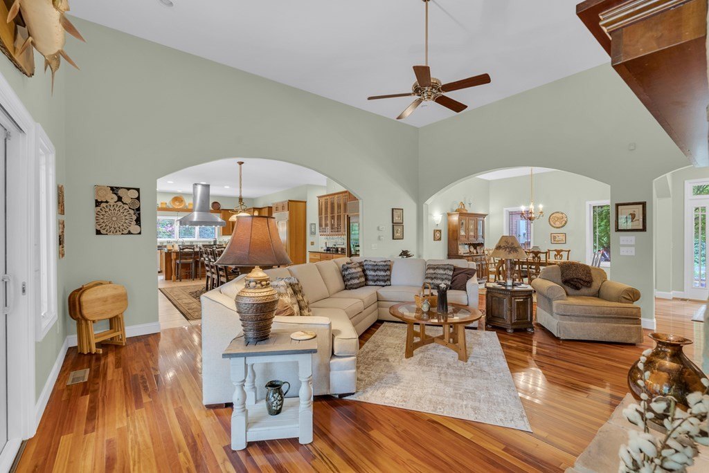 SPARTA, Tennessee, 38583, United States, 3 Bedrooms Bedrooms, ,3.5 BathroomsBathrooms,Residential,Forsale,1929832