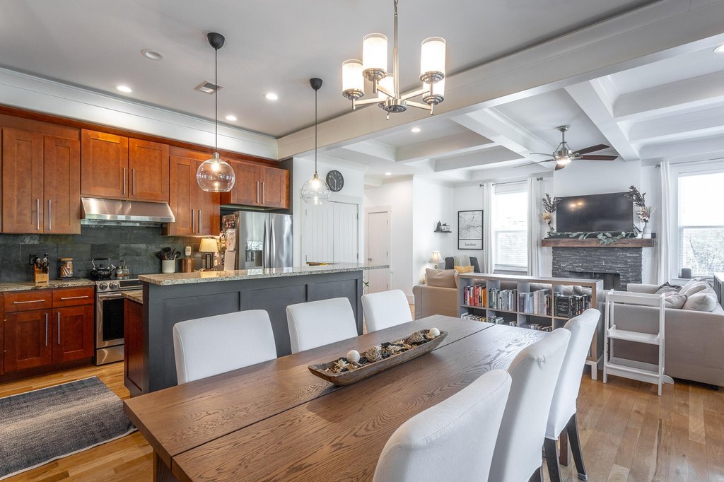 Chattanooga, Tennessee, 37405, United States, 4 Bedrooms Bedrooms, ,3.5 BathroomsBathrooms,Residential,Forsale,1995329