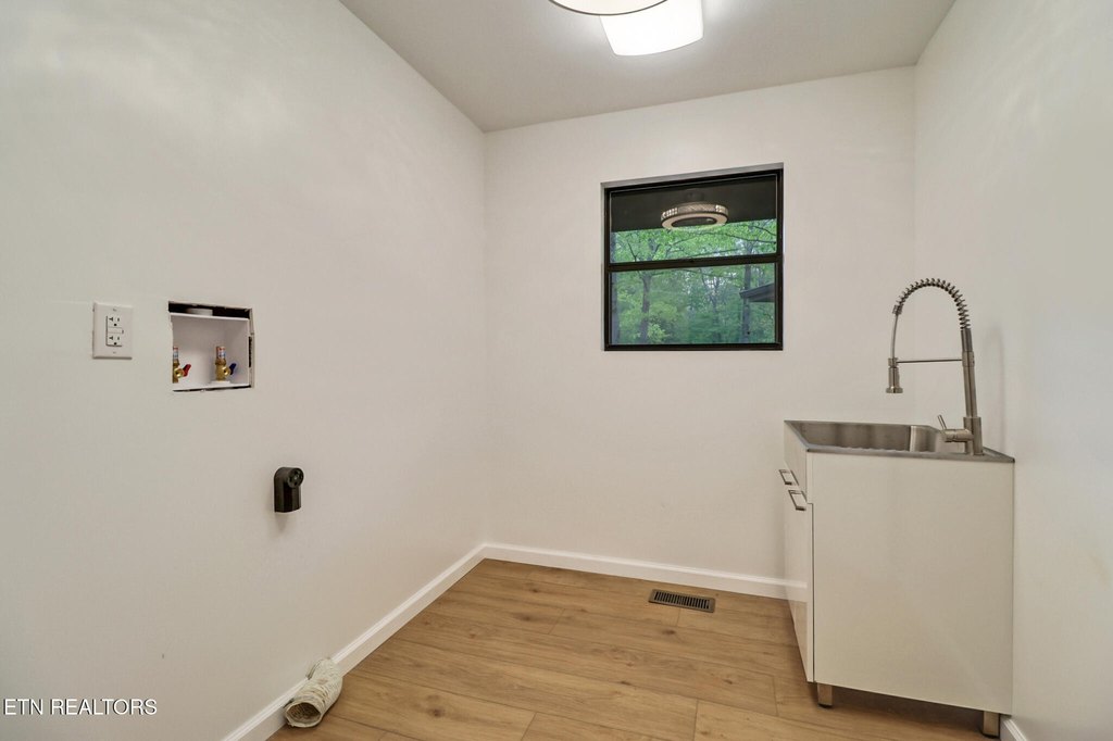 Crossville, Tennessee, 38572, United States, 3 Bedrooms Bedrooms, ,3 BathroomsBathrooms,Residential,Forsale,1959680