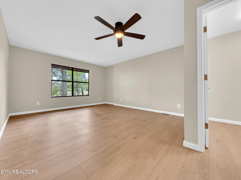 Crossville, Tennessee, 38572, United States, 3 Bedrooms Bedrooms, ,3 BathroomsBathrooms,Residential,Forsale,1959680