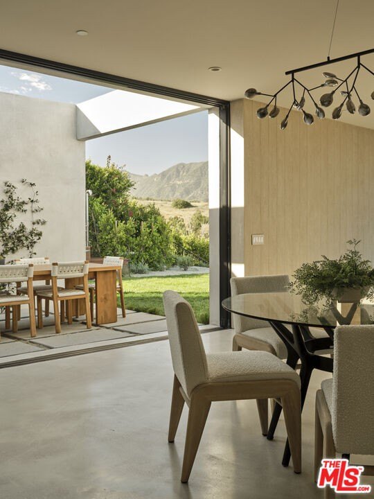 Malibu, California, 90265, United States, 4 Bedrooms Bedrooms, ,3.5 BathroomsBathrooms,Residential,Forsale,1922134