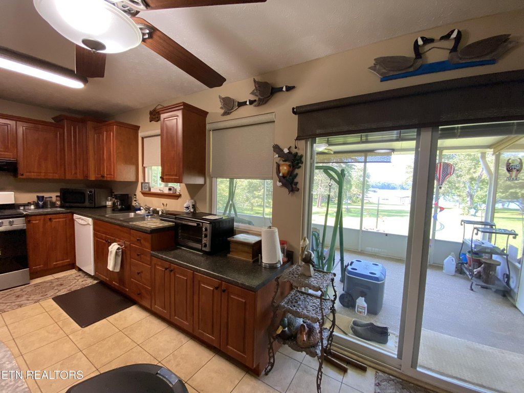 Spring City, Tennessee, 37381, United States, 3 Bedrooms Bedrooms, ,2 BathroomsBathrooms,Residential,Forsale,1952848