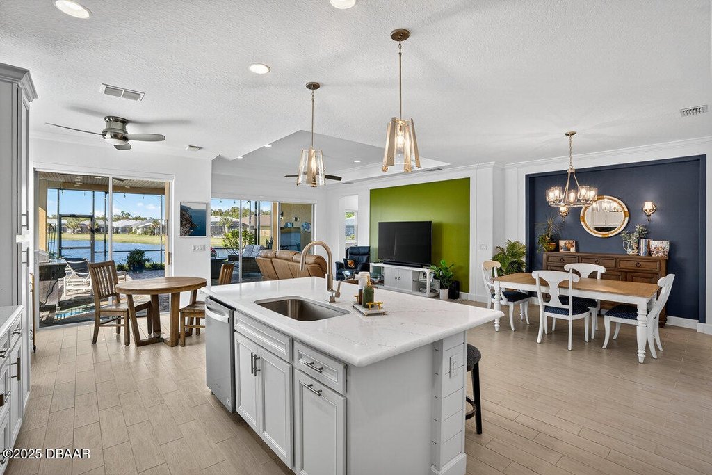 Daytona Beach, Florida, 32124, United States, 2 Bedrooms Bedrooms, ,2.5 BathroomsBathrooms,Residential,Forsale,1990148