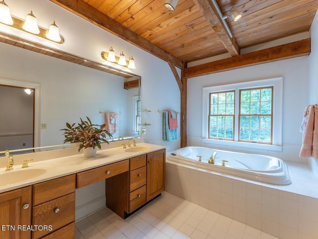 Crossville, Tennessee, 38555, United States, 3 Bedrooms Bedrooms, ,3.5 BathroomsBathrooms,Residential,Forsale,1995006