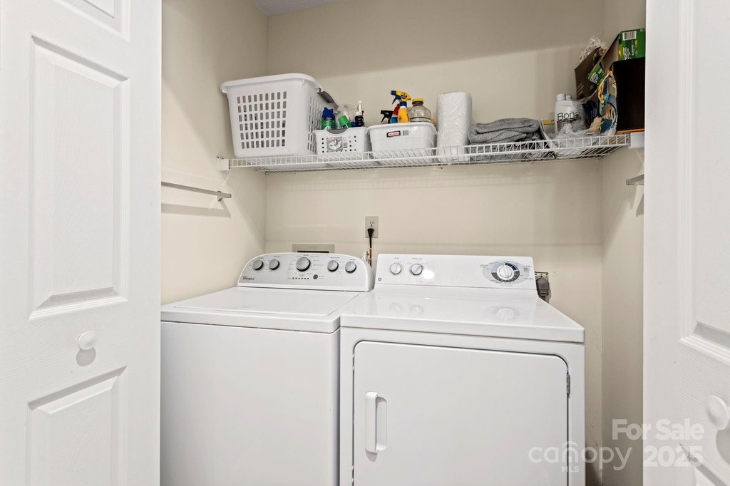 Flat Rock, North Carolina, 28731, United States, 4 Bedrooms Bedrooms, ,4 BathroomsBathrooms,Residential,Forsale,1985994