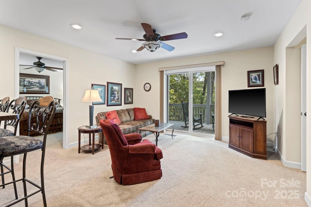 Flat Rock, North Carolina, 28731, United States, 4 Bedrooms Bedrooms, ,4 BathroomsBathrooms,Residential,Forsale,1985994