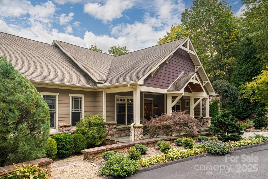 Flat Rock, North Carolina, 28731, United States, 3 Bedrooms Bedrooms, ,3.5 BathroomsBathrooms,Residential,Forsale,1985992