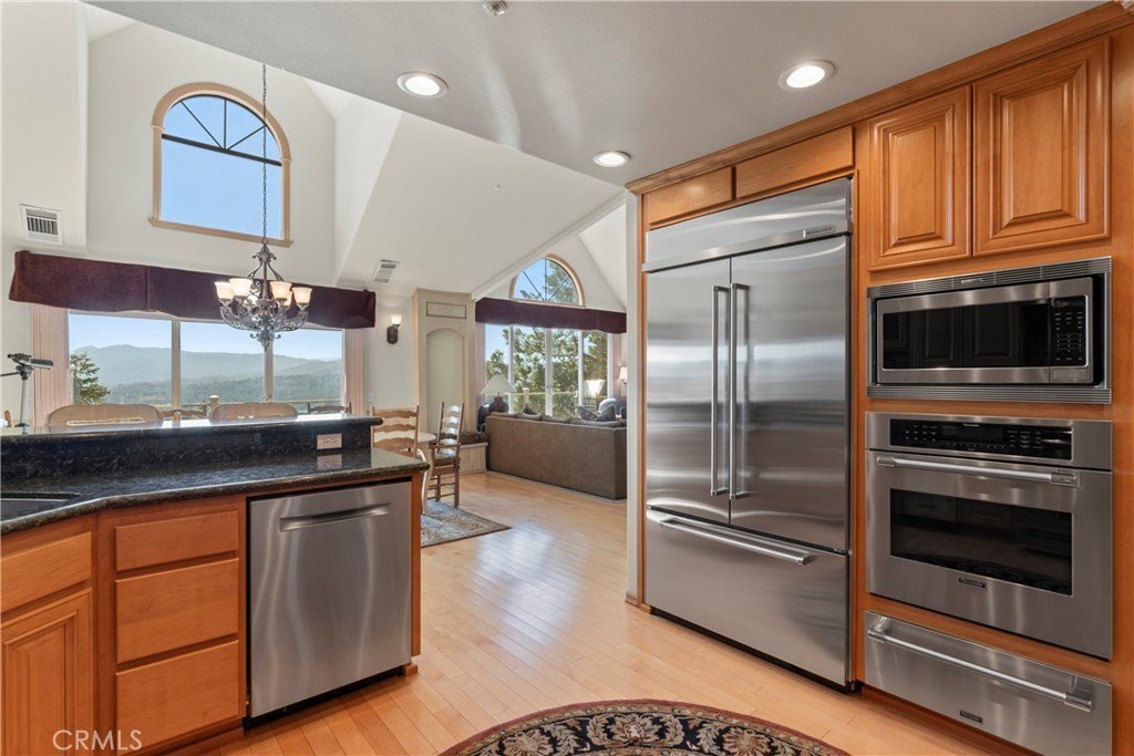 Lake Arrowhead, California, 92352, United States, 4 Bedrooms Bedrooms, ,2.5 BathroomsBathrooms,Residential,Forsale,1946613