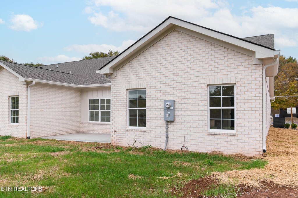 Clinton, Tennessee, 37716, United States, 3 Bedrooms Bedrooms, ,2 BathroomsBathrooms,Residential,Forsale,2012721