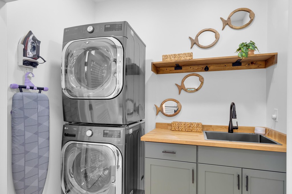 MARATHON, Florida, 33050, United States, 6 Bedrooms Bedrooms, ,6.5 BathroomsBathrooms,Residential,Forsale,2004345