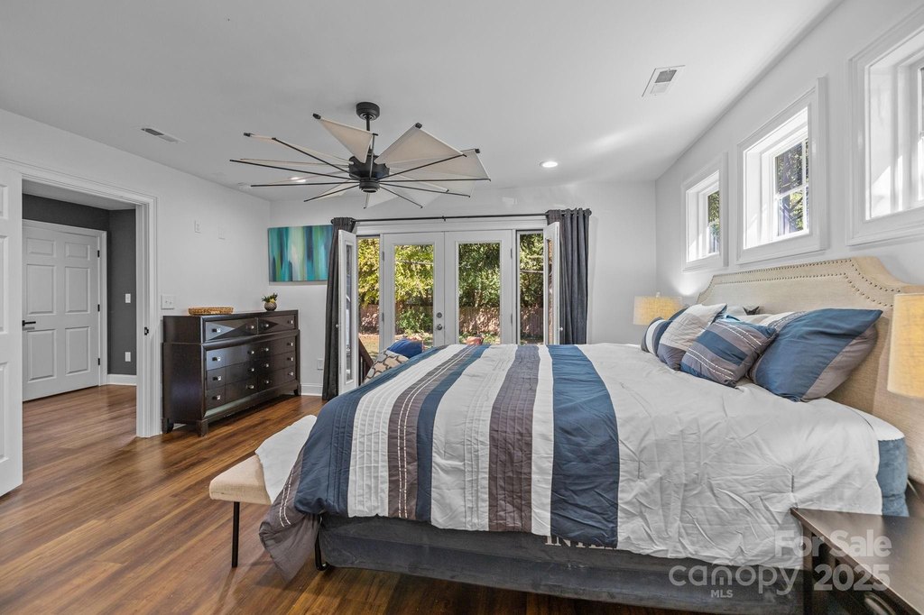 Charlotte, North Carolina, 28205, United States, 2 Bedrooms Bedrooms, ,2 BathroomsBathrooms,Residential,Forsale,2004560