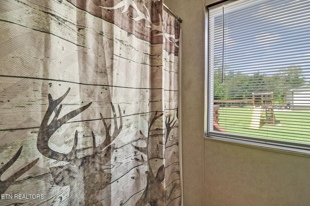 Crossville, Tennessee, 38571, United States, 4 Bedrooms Bedrooms, ,2 BathroomsBathrooms,Residential,Forsale,1996592