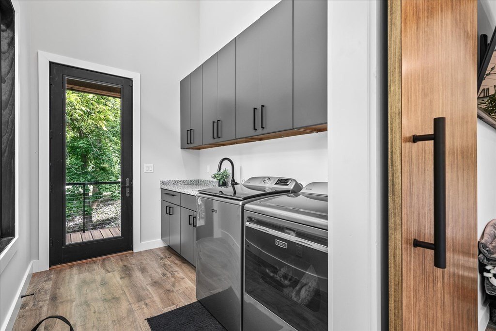 Byrdstown, Tennessee, 38549, United States, 3 Bedrooms Bedrooms, ,4 BathroomsBathrooms,Residential,Forsale,1929851