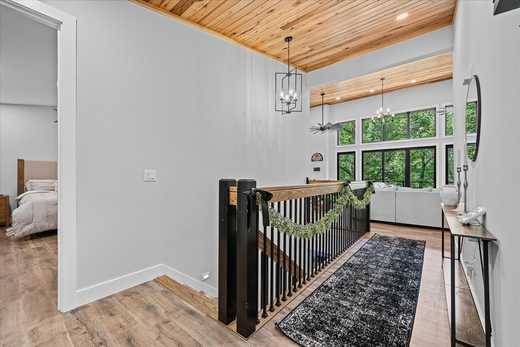 Byrdstown, Tennessee, 38549, United States, 3 Bedrooms Bedrooms, ,4 BathroomsBathrooms,Residential,Forsale,1929851