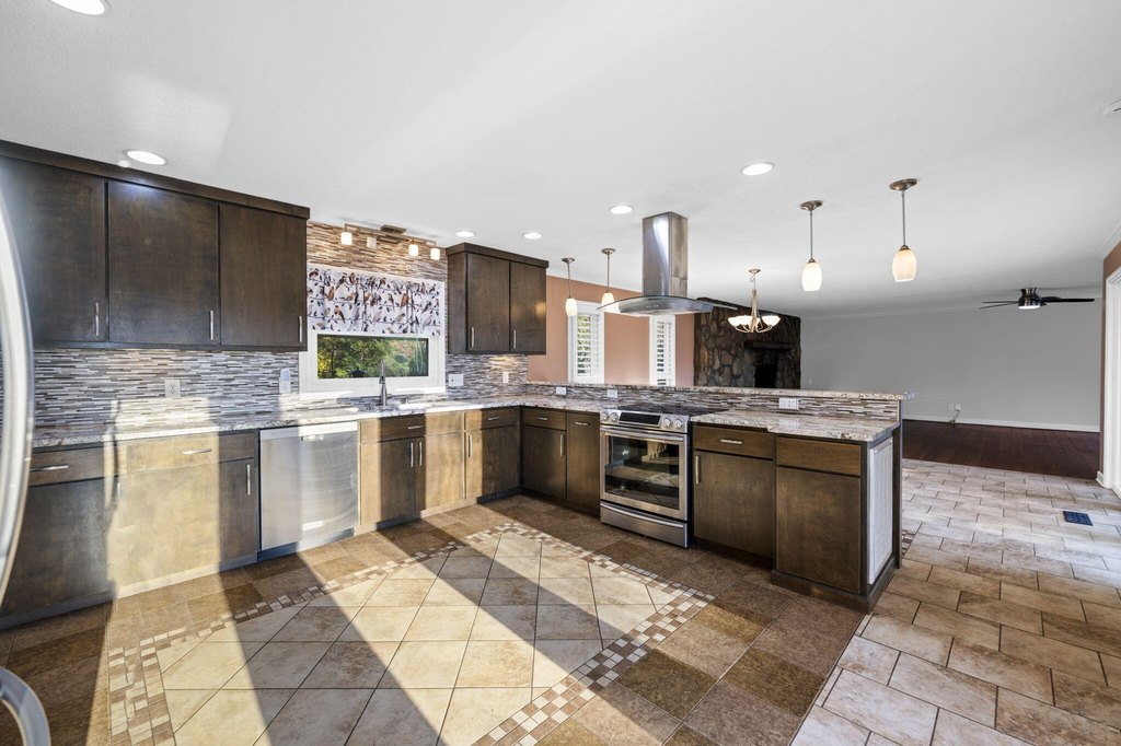 Cleveland, Tennessee, 37312, United States, 3 Bedrooms Bedrooms, ,3.5 BathroomsBathrooms,Residential,Forsale,1995335