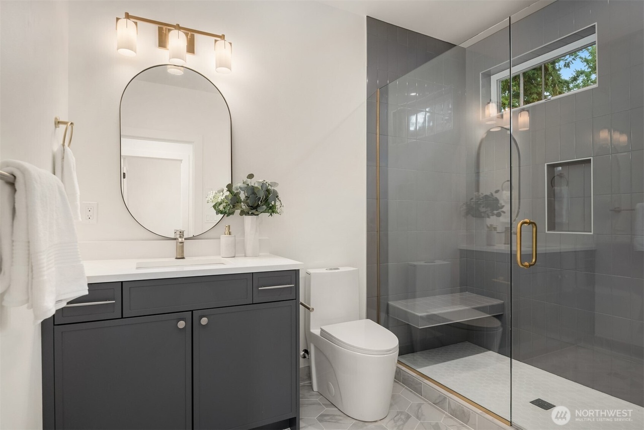 Kirkland, Washington, 98033, United States, 5 Bedrooms Bedrooms, ,4 BathroomsBathrooms,Residential,Forsale,1990717