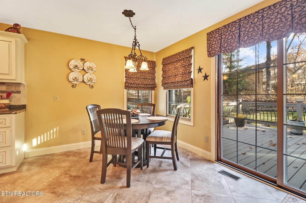 Crossville, Tennessee, 38558, United States, 3 Bedrooms Bedrooms, ,2 BathroomsBathrooms,Residential,Forsale,1996594