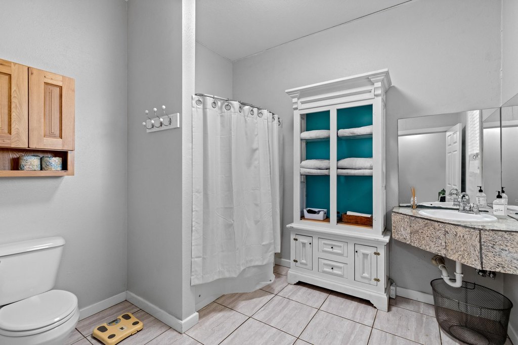 Russellville, Tennessee, 37860, United States, 5 Bedrooms Bedrooms, ,5.5 BathroomsBathrooms,Residential,Forsale,2002622