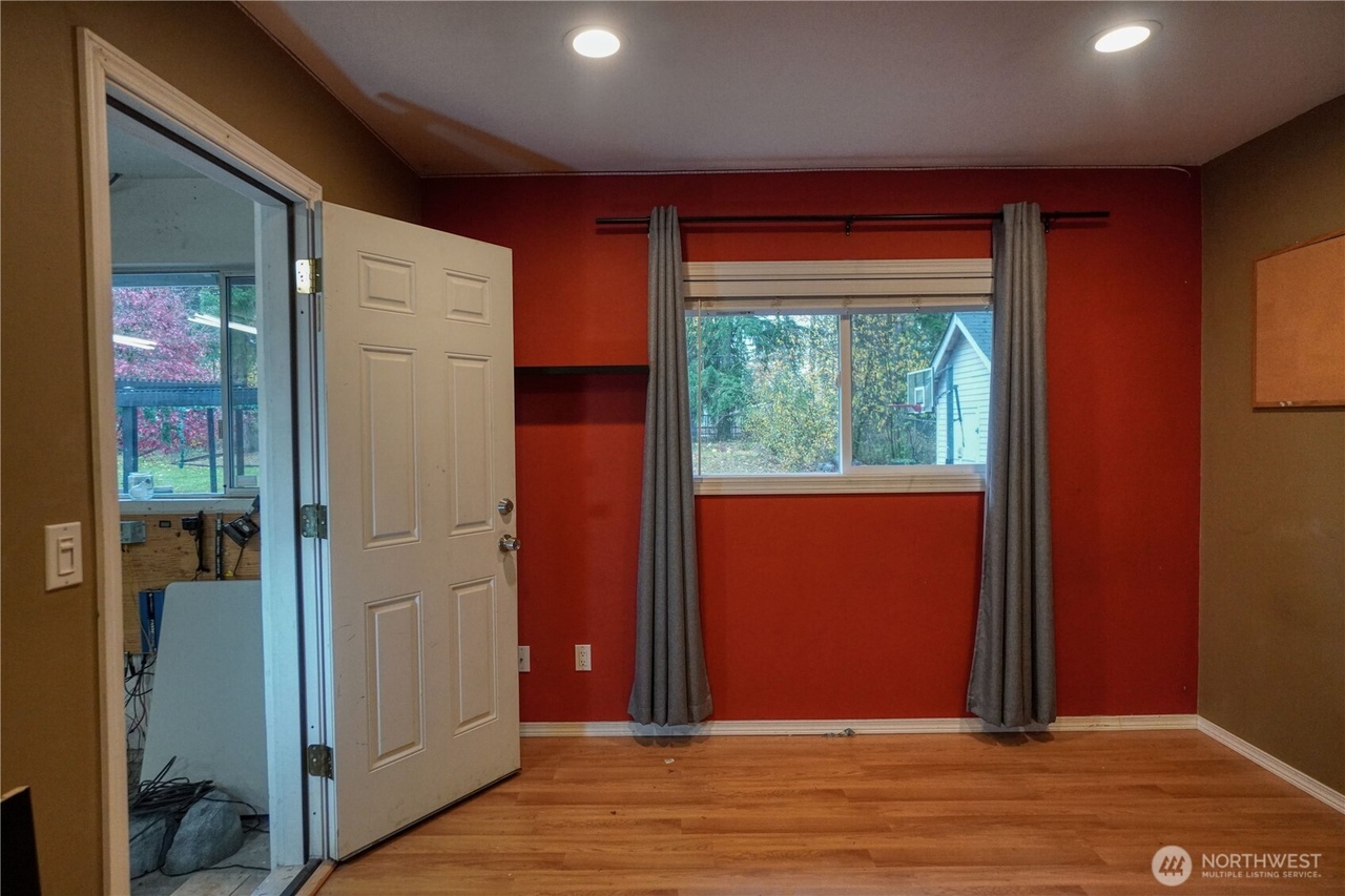 Maple Valley, Washington, 98038, United States, 4 Bedrooms Bedrooms, ,2 BathroomsBathrooms,Residential,Forsale,1990719