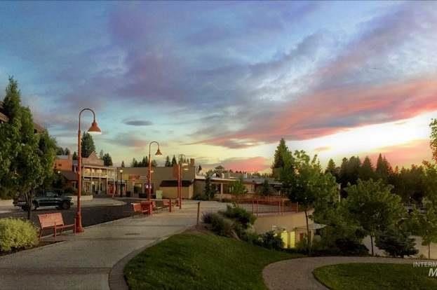 McCall, Idaho, 83638, United States, 2 Bedrooms Bedrooms, ,2.5 BathroomsBathrooms,Residential,Forsale,1996724