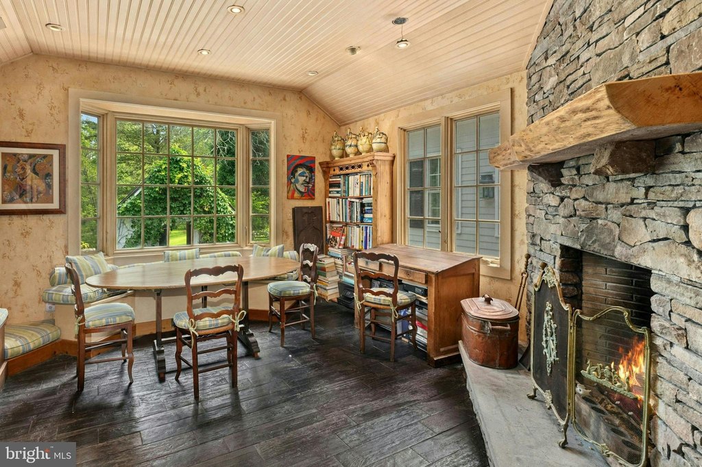 EAST STROUDSBURG, Pennsylvania, 18302, United States, 4 Bedrooms Bedrooms, ,4.5 BathroomsBathrooms,Residential,Forsale,1971847