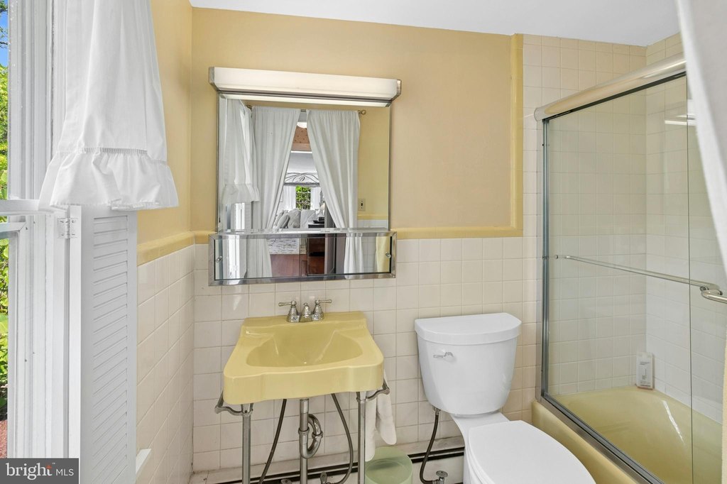 EAST STROUDSBURG, Pennsylvania, 18302, United States, 4 Bedrooms Bedrooms, ,4.5 BathroomsBathrooms,Residential,Forsale,1971847