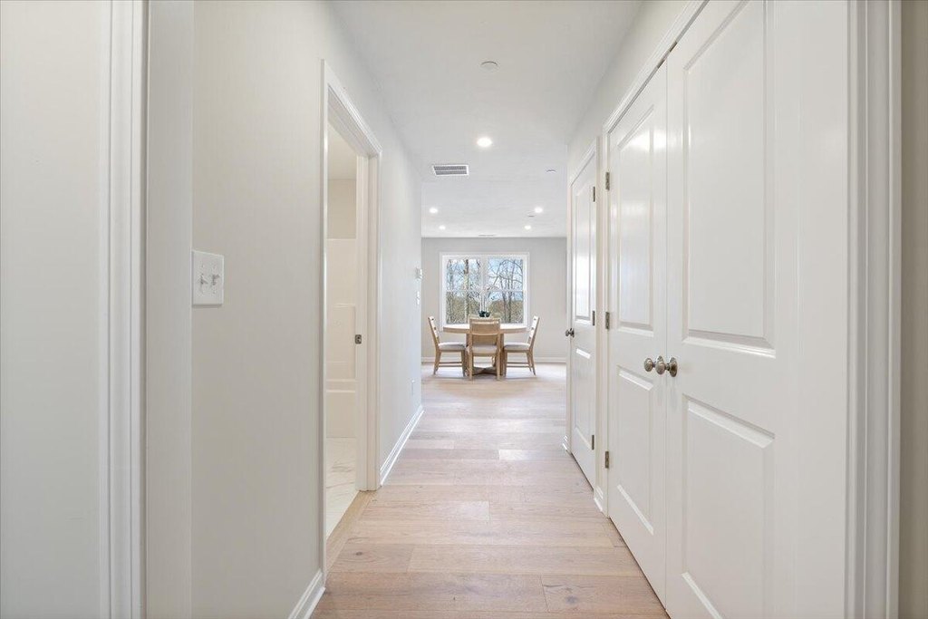 Kittery, Maine, 03904, United States, 2 Bedrooms Bedrooms, ,2 BathroomsBathrooms,Residential,Forsale,1893967