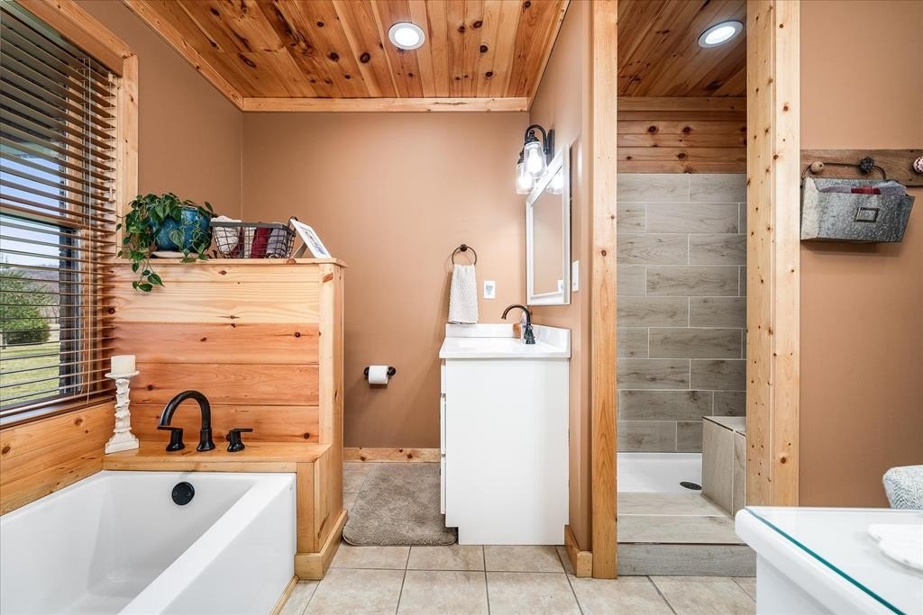 Celina, Tennessee, 38551, United States, 4 Bedrooms Bedrooms, ,2.5 BathroomsBathrooms,Residential,Forsale,1886012