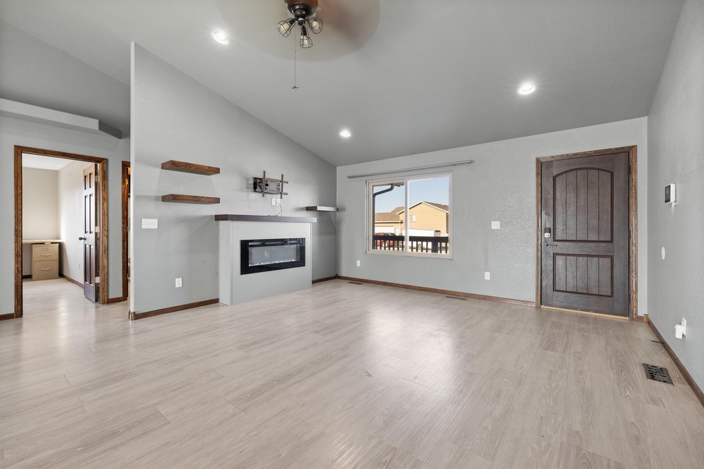 Box Elder, South Dakota, 57719, United States, 4 Bedrooms Bedrooms, ,3 BathroomsBathrooms,Residential,Forsale,2011090