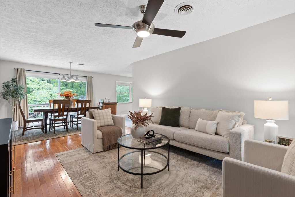 Signal Mountain, Tennessee, 37377, United States, 4 Bedrooms Bedrooms, ,4 BathroomsBathrooms,Residential,Forsale,1894388