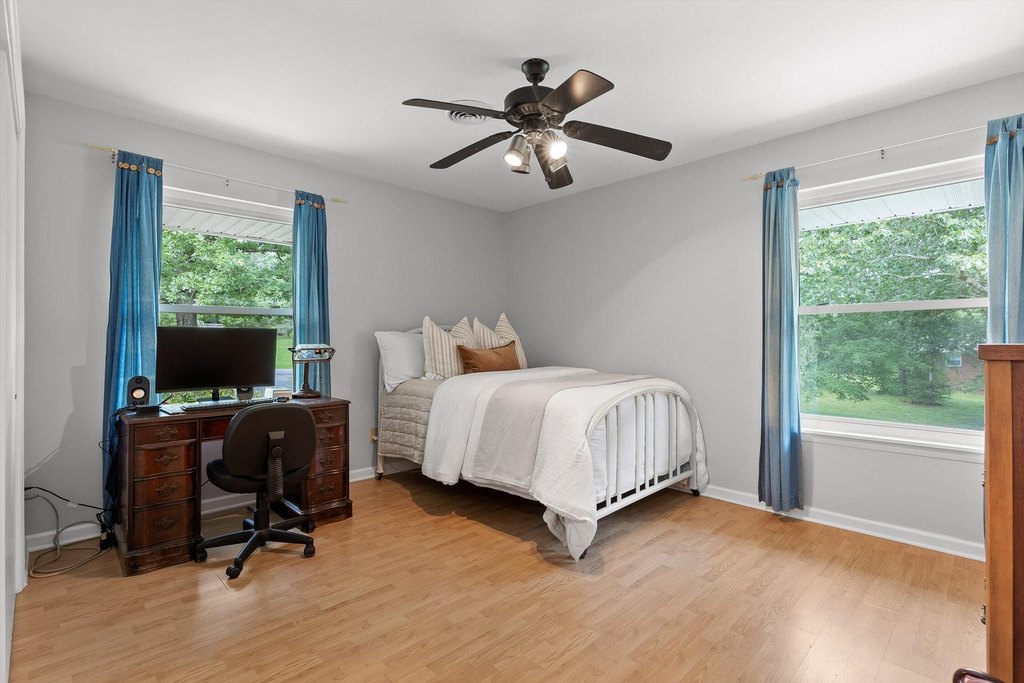 Signal Mountain, Tennessee, 37377, United States, 4 Bedrooms Bedrooms, ,4 BathroomsBathrooms,Residential,Forsale,1894388