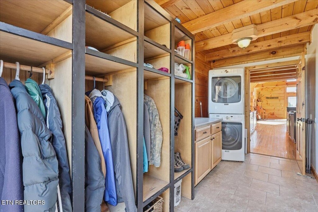 Greenback, Tennessee, 37742, United States, 3 Bedrooms Bedrooms, ,3.5 BathroomsBathrooms,Residential,Forsale,1999449