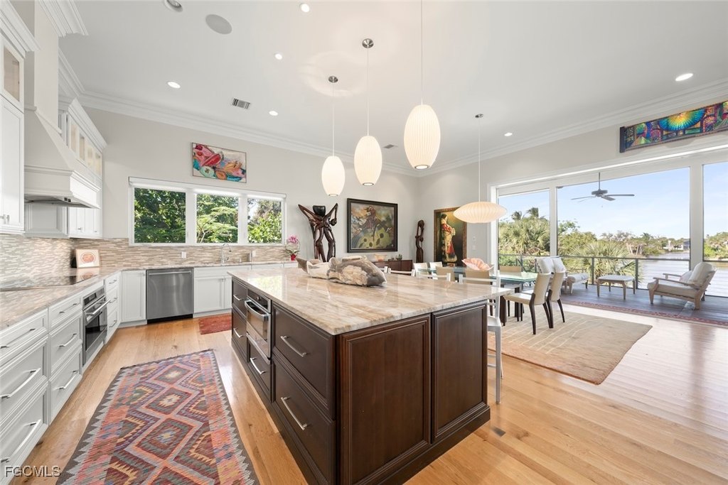 Sanibel, Florida, 33957, United States, 5 Bedrooms Bedrooms, ,4.5 BathroomsBathrooms,Residential,Forsale,1998638