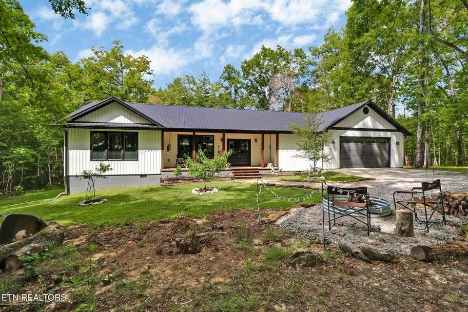 Jamestown, Tennessee, 38556, United States, 3 Bedrooms Bedrooms, ,2.5 BathroomsBathrooms,Residential,Forsale,1968510