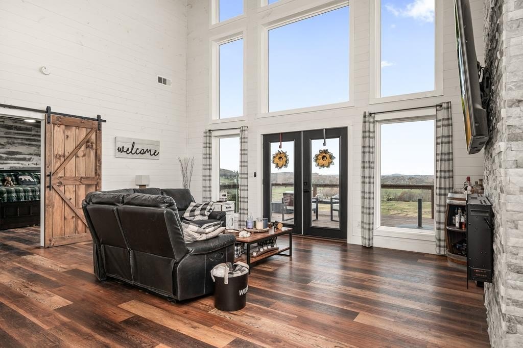 Monroe, Tennessee, 38573, United States, 3 Bedrooms Bedrooms, ,3.5 BathroomsBathrooms,Residential,Forsale,2010936