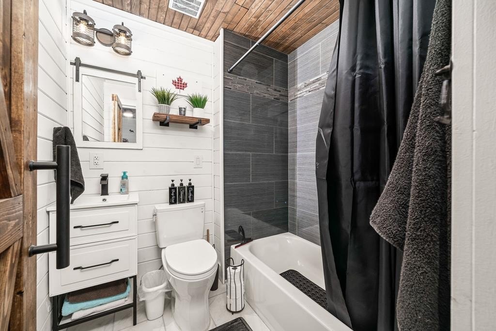 Monroe, Tennessee, 38573, United States, 3 Bedrooms Bedrooms, ,3.5 BathroomsBathrooms,Residential,Forsale,2010936