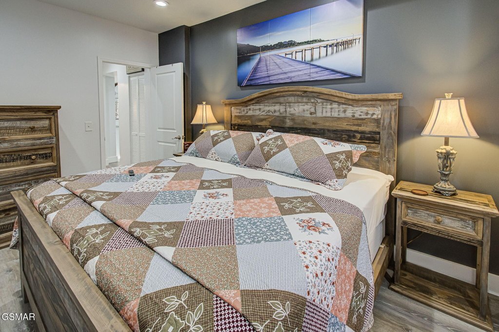 Gatlinburg, Tennessee, 37738, United States, 5 Bedrooms Bedrooms, ,2 BathroomsBathrooms,Residential,Forsale,1999457