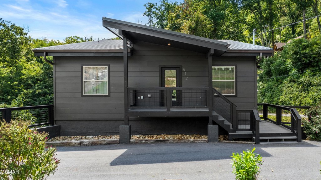 Gatlinburg, Tennessee, 37738, United States, 1 Bedroom Bedrooms, ,2 BathroomsBathrooms,Residential,Forsale,1999465