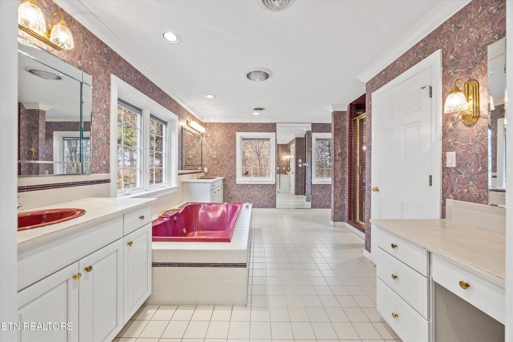 Maryville, Tennessee, 37803, United States, 5 Bedrooms Bedrooms, ,5.5 BathroomsBathrooms,Residential,Forsale,1999469