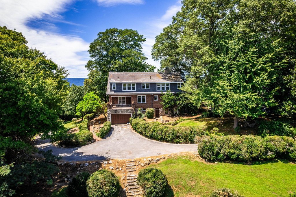 Chattanooga, Tennessee, 37404, United States, 5 Bedrooms Bedrooms, ,4 BathroomsBathrooms,Residential,Forsale,1963589