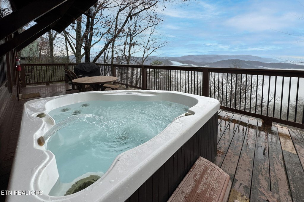 Sevierville, Tennessee, 37862, United States, 1 Bedroom Bedrooms, ,3 BathroomsBathrooms,Residential,Forsale,2012717