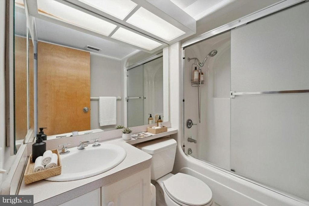 PHILADELPHIA, Pennsylvania, 19106, United States, 2 Bedrooms Bedrooms, ,2.5 BathroomsBathrooms,Residential,Forsale,2004202