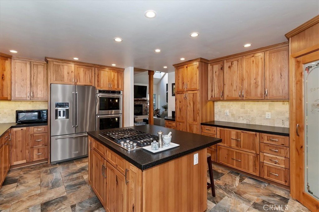 Lake Arrowhead, California, 92352, United States, 4 Bedrooms Bedrooms, ,3 BathroomsBathrooms,Residential,Forsale,2004860